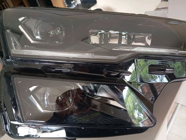 bontott SKODA KAROQ Jobb Ledes Fényszóró