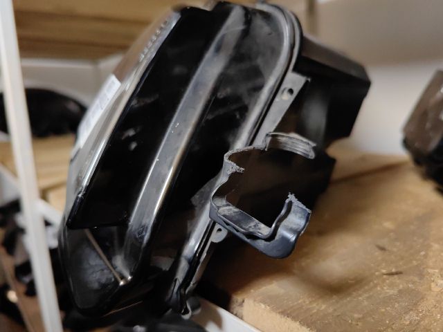 bontott SKODA KAROQ Jobb Ledes Fényszóró