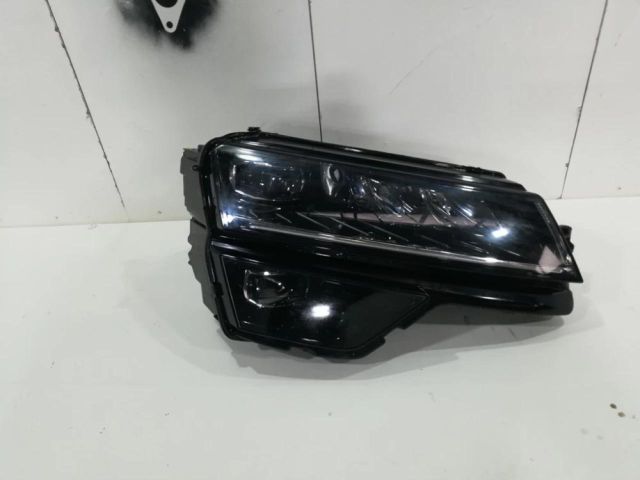 bontott SKODA KAROQ Jobb Ledes Fényszóró