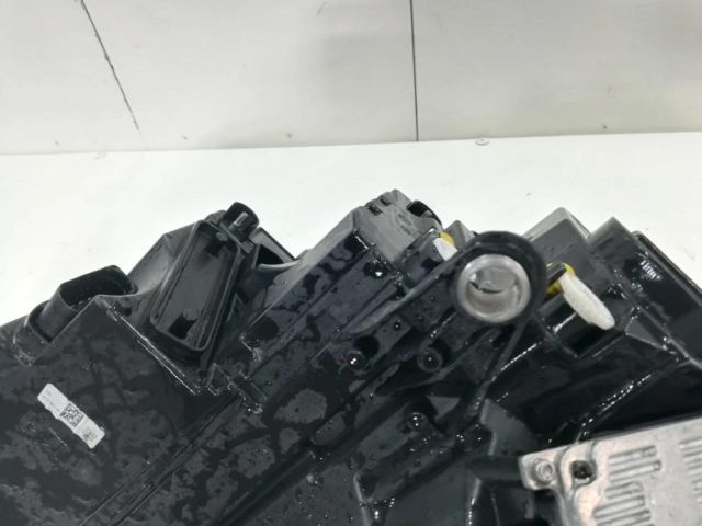 bontott SKODA KAROQ Jobb Ledes Fényszóró