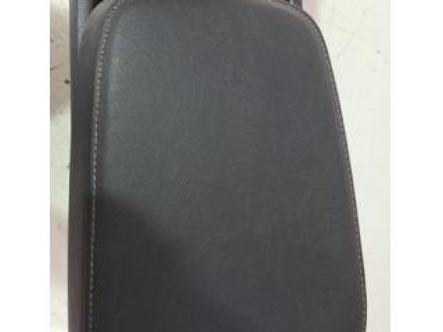 bontott SKODA KAROQ Könyöklő