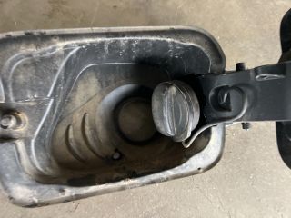 bontott SKODA KAROQ Tankajtó