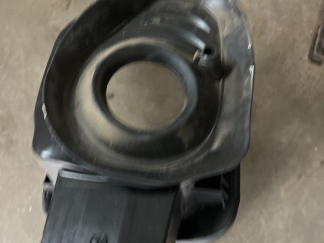 bontott SKODA KAROQ Tankajtó