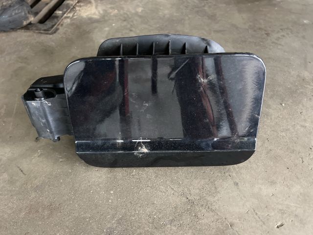 bontott SKODA KAROQ Tankajtó