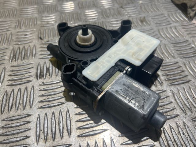 bontott SKODA KODIAQ Bal első Ablakemelő Szerkezet (Elektromos)