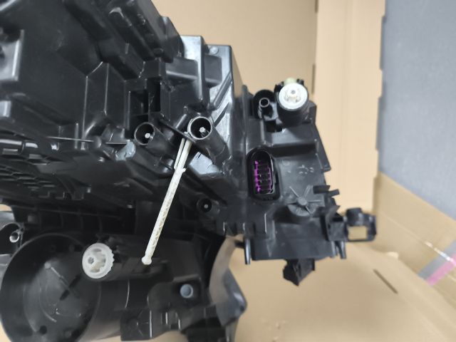 bontott SKODA KODIAQ Bal Fényszóró