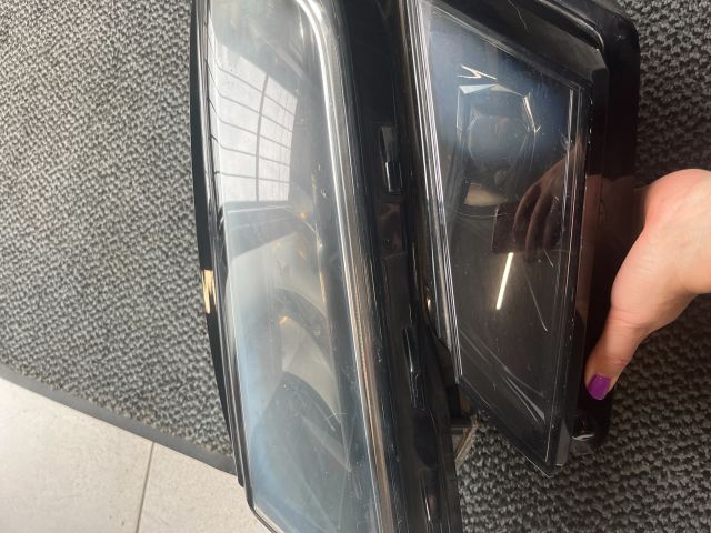 bontott SKODA KODIAQ Bal Fényszóró