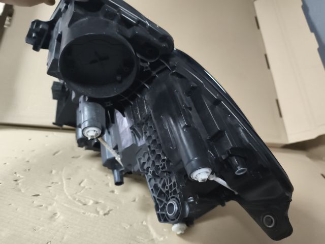 bontott SKODA KODIAQ Bal Fényszóró