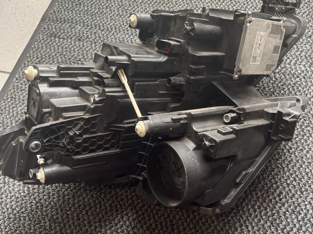 bontott SKODA KODIAQ Bal Fényszóró