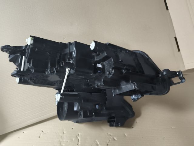 bontott SKODA KODIAQ Bal Fényszóró