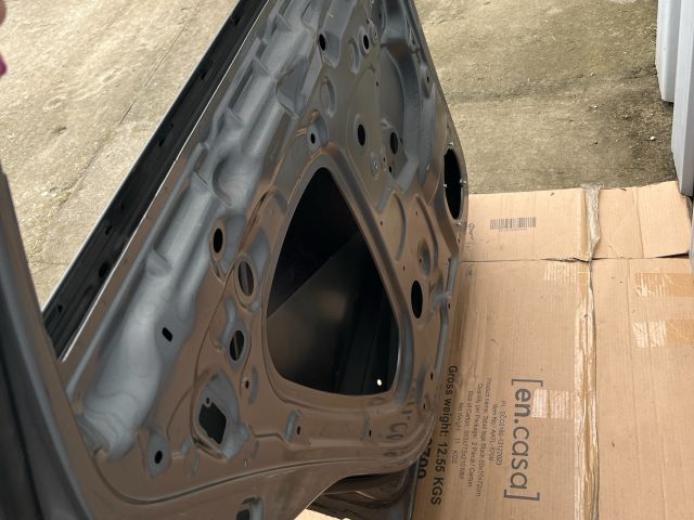 bontott SKODA KODIAQ Bal hátsó Ajtó (Üres lemez)