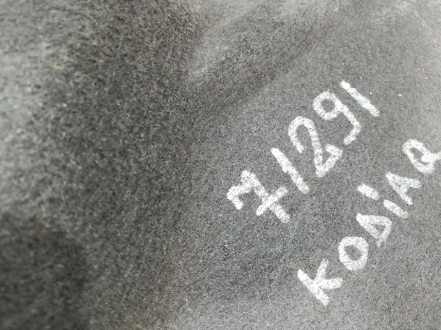 bontott SKODA KODIAQ Bal hátsó Dobbetét (Kerékjárati, Műanyag)