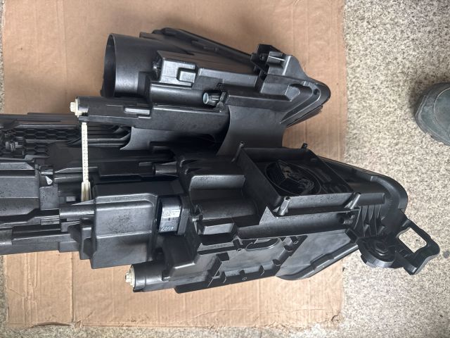 bontott SKODA KODIAQ Bal Ledes Fényszóró