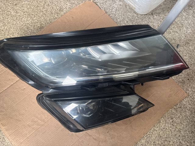 bontott SKODA KODIAQ Bal Ledes Fényszóró