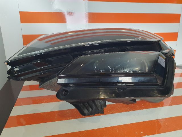 bontott SKODA KODIAQ Bal Ledes Fényszóró