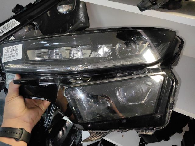 bontott SKODA KODIAQ Bal Ledes Fényszóró