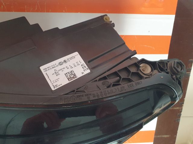 bontott SKODA KODIAQ Bal Ledes Fényszóró