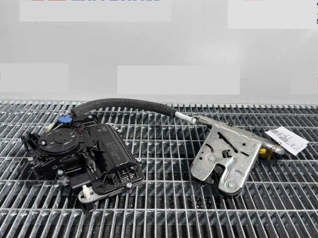 bontott SKODA KODIAQ Csomagtérajtó Ütköző