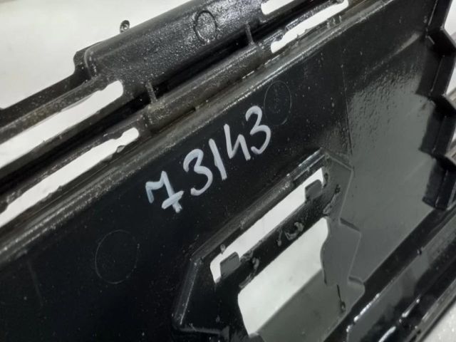 bontott SKODA KODIAQ Első Lökhárító Alsó Középső Díszrács