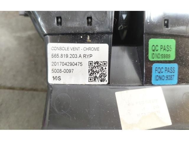 bontott SKODA KODIAQ Hátsó középső Szellőző