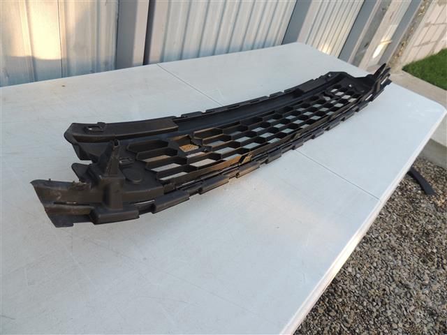 bontott SKODA KODIAQ Hűtőrács