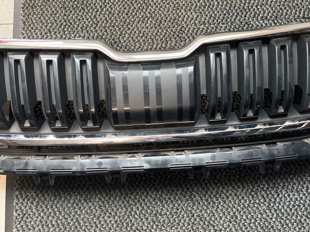 bontott SKODA KODIAQ Hűtőrács