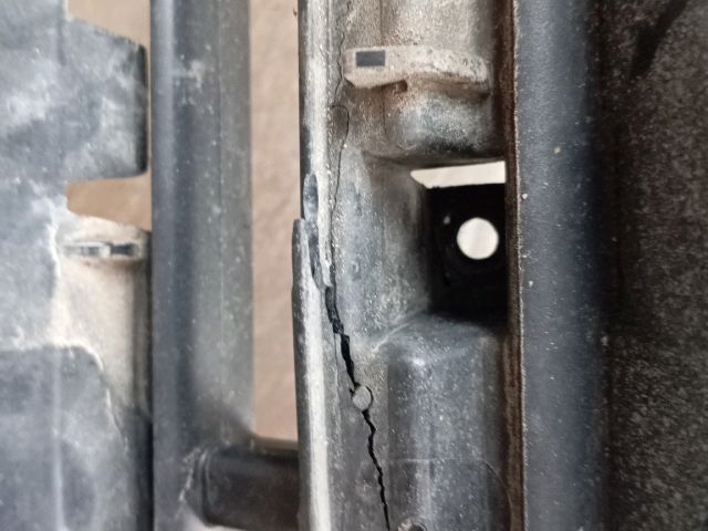 bontott SKODA KODIAQ Hűtőrács