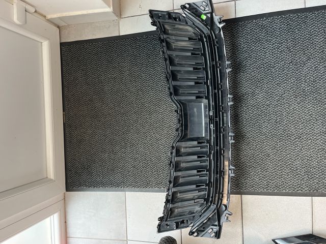bontott SKODA KODIAQ Hűtőrács