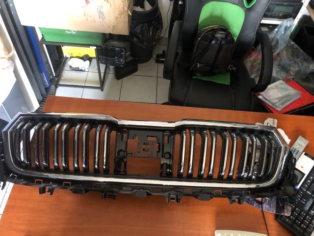 bontott SKODA KODIAQ Hűtőrács