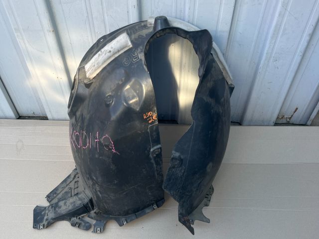 bontott SKODA KODIAQ Jobb első Dobbetét (Kerékjárati, Műanyag)