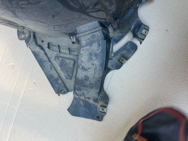 bontott SKODA KODIAQ Jobb első Dobbetét (Kerékjárati, Műanyag)