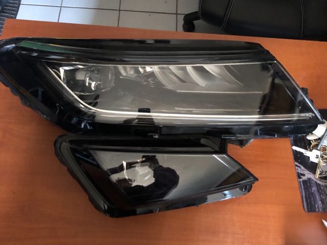 bontott SKODA KODIAQ Jobb Fényszóró