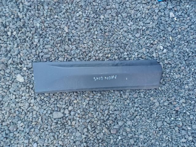 bontott SKODA KODIAQ Jobb hátsó Ajtó Díszléc