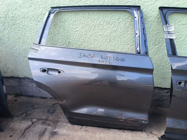bontott SKODA KODIAQ Jobb hátsó Ajtó (Részeivel)