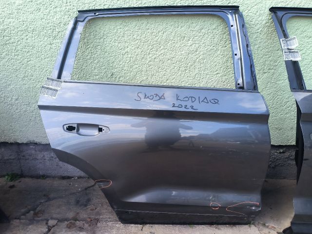 bontott SKODA KODIAQ Jobb hátsó Ajtó (Részeivel)