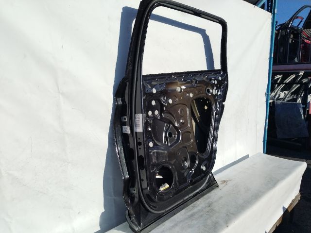 bontott SKODA KODIAQ Jobb hátsó Ajtó (Üres lemez)