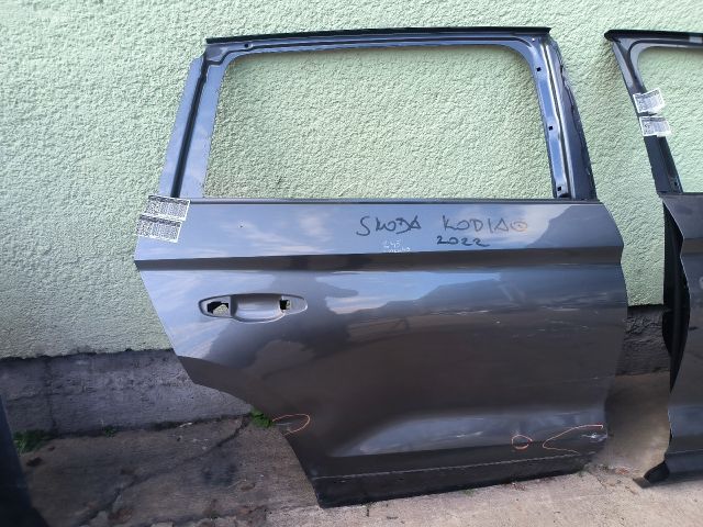 bontott SKODA KODIAQ Jobb hátsó Ajtó (Üres lemez)