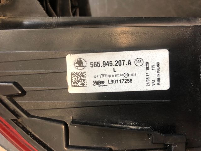 bontott SKODA KODIAQ Jobb Hátsó Lámpa