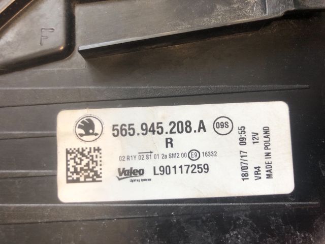 bontott SKODA KODIAQ Jobb Hátsó Lámpa