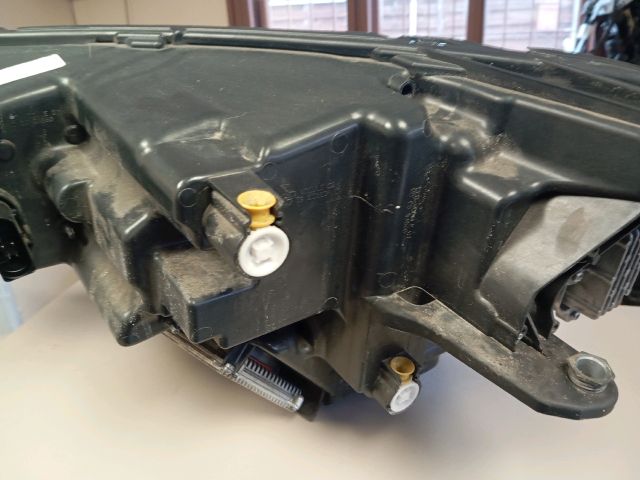 bontott SKODA KODIAQ Jobb Ledes Fényszóró