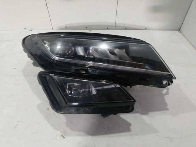 bontott SKODA KODIAQ Jobb Ledes Fényszóró