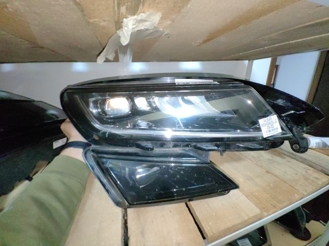 bontott SKODA KODIAQ Jobb Ledes Fényszóró