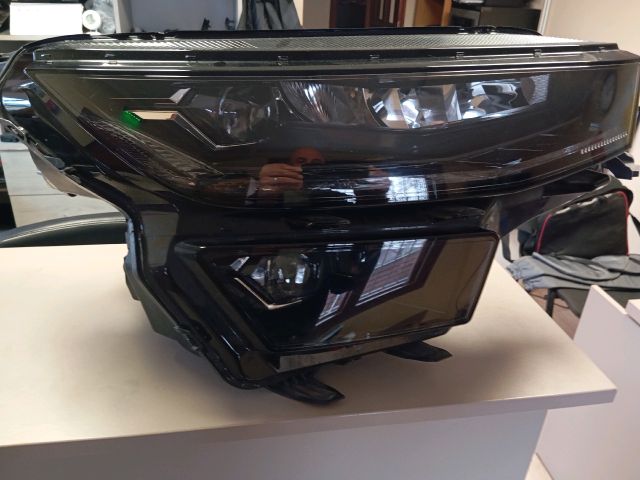 bontott SKODA KODIAQ Jobb Ledes Fényszóró