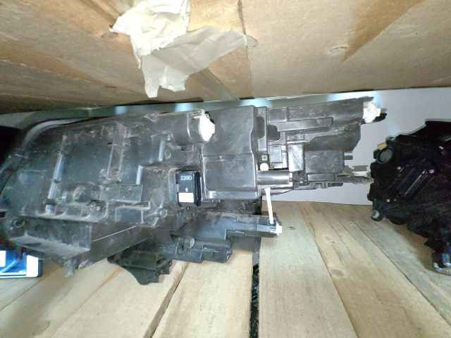 bontott SKODA KODIAQ Jobb Ledes Fényszóró