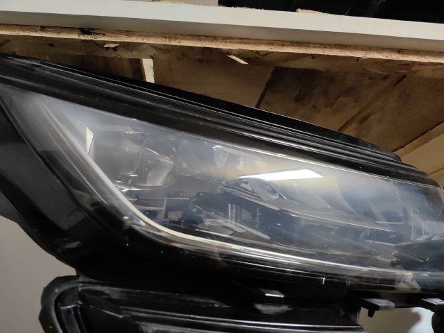 bontott SKODA KODIAQ Jobb Ledes Fényszóró