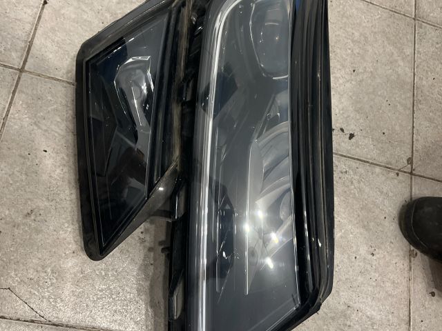 bontott SKODA KODIAQ Jobb Ledes Fényszóró