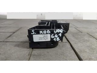 bontott SKODA KODIAQ Kézifék Kapcsoló