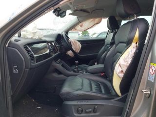 bontott SKODA KODIAQ Motorháztető Bal Zsanér