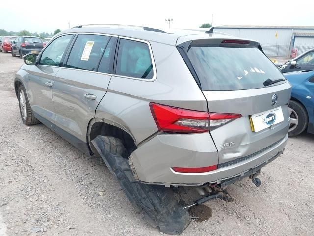 bontott SKODA KODIAQ Motorháztető Szigetelés