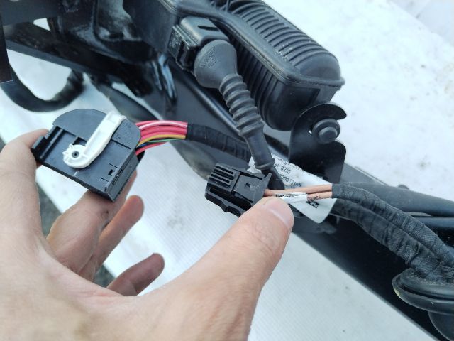 bontott SKODA KODIAQ Vonóhorog